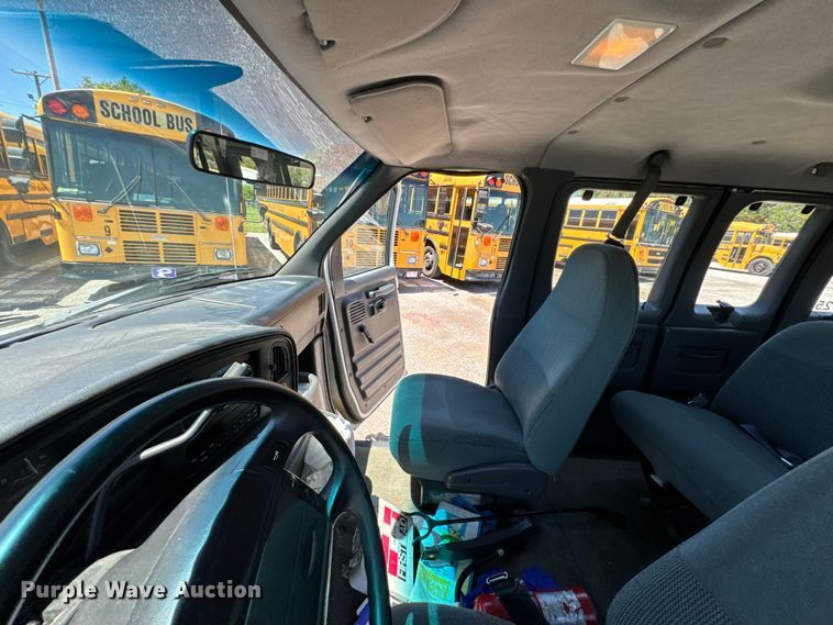 image for item ND9328 1994 Ford E150 van