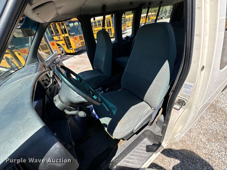 image for item ND9328 1994 Ford E150 van