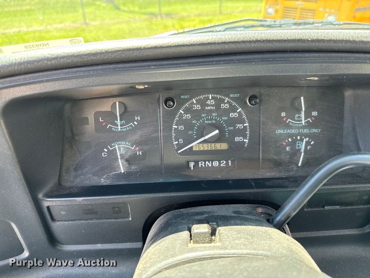 image for item ND9328 1994 Ford E150 van