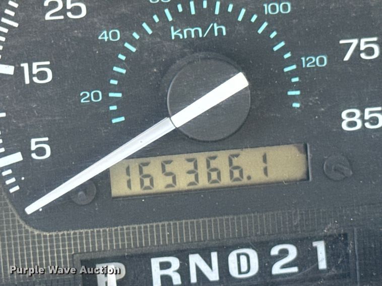 image for item ND9328 1994 Ford E150 van