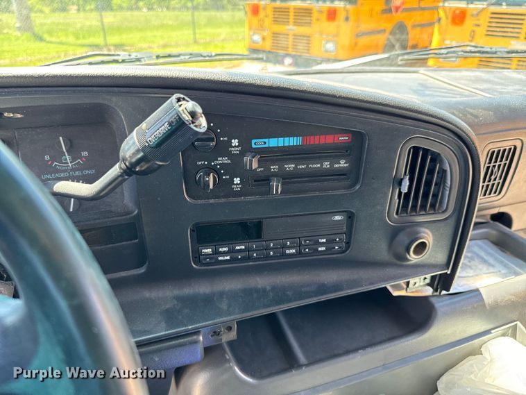 image for item ND9328 1994 Ford E150 van