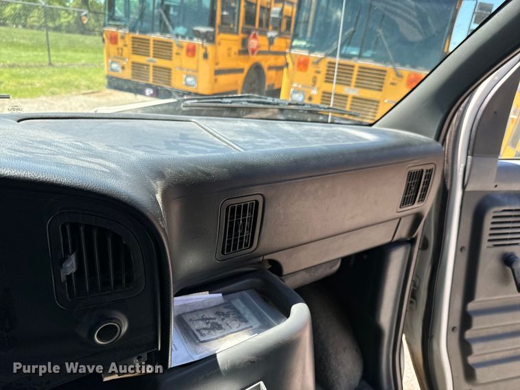 image for item ND9328 1994 Ford E150 van