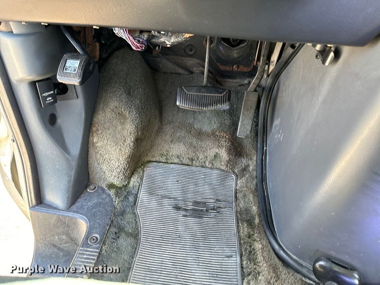 image for item ND9328 1994 Ford E150 van