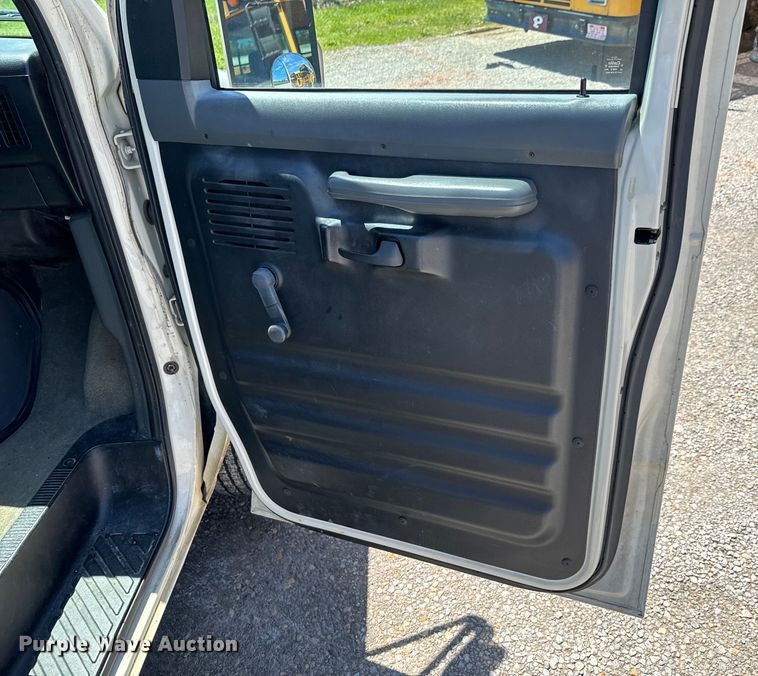 image for item ND9328 1994 Ford E150 van
