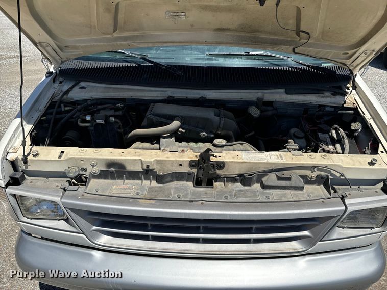 image for item ND9328 1994 Ford E150 van