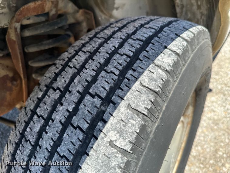 image for item ND9328 1994 Ford E150 van