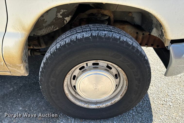 image for item ND9328 1994 Ford E150 van