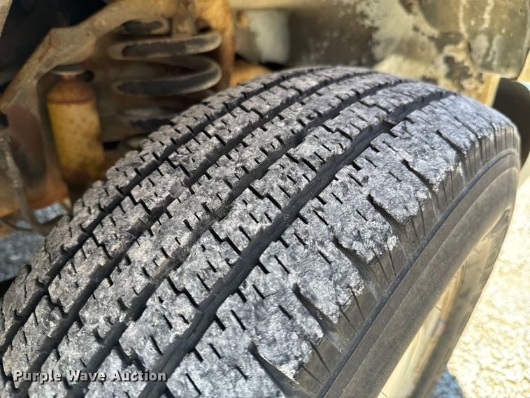 image for item ND9328 1994 Ford E150 van