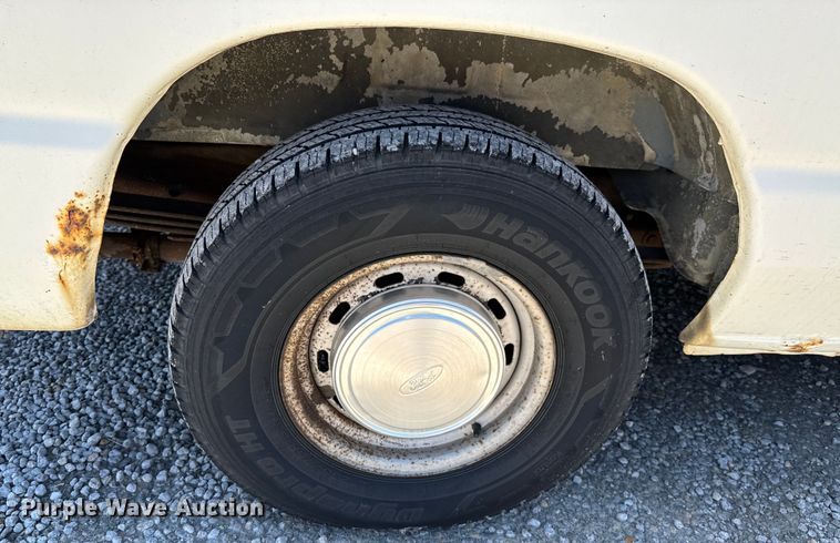 image for item ND9328 1994 Ford E150 van