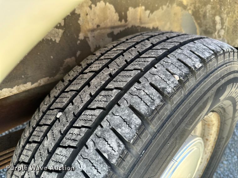 image for item ND9328 1994 Ford E150 van