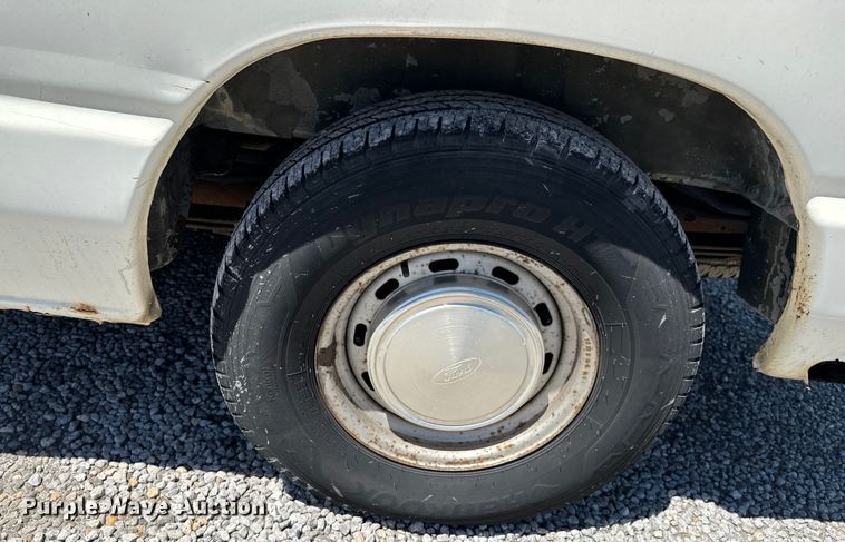 image for item ND9328 1994 Ford E150 van