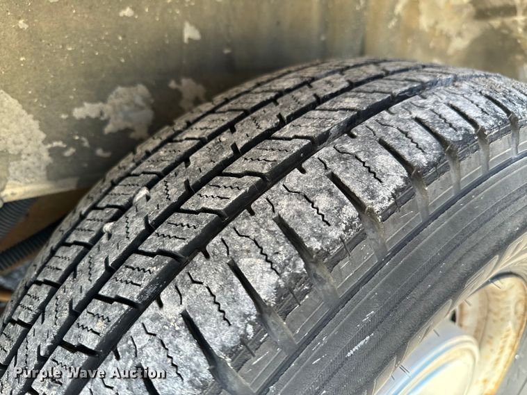 image for item ND9328 1994 Ford E150 van