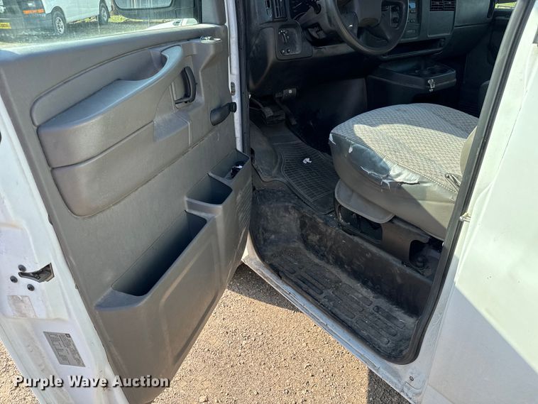 image for item NL9726 2007 Chevrolet Express 1500 van
