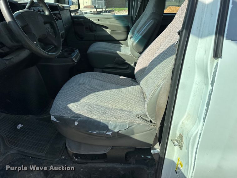 image for item NL9726 2007 Chevrolet Express 1500 van