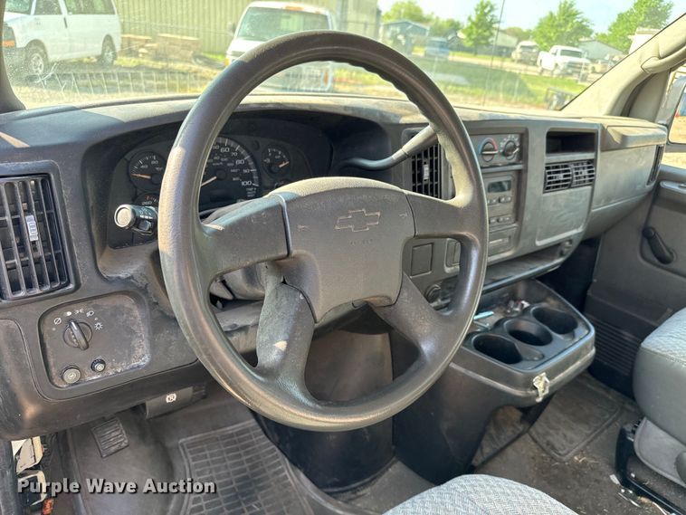 image for item NL9726 2007 Chevrolet Express 1500 van