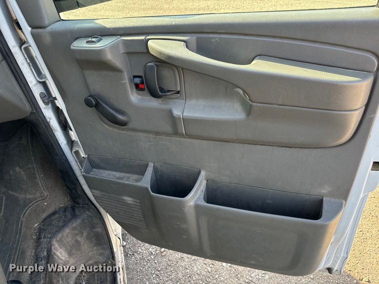 image for item NL9726 2007 Chevrolet Express 1500 van