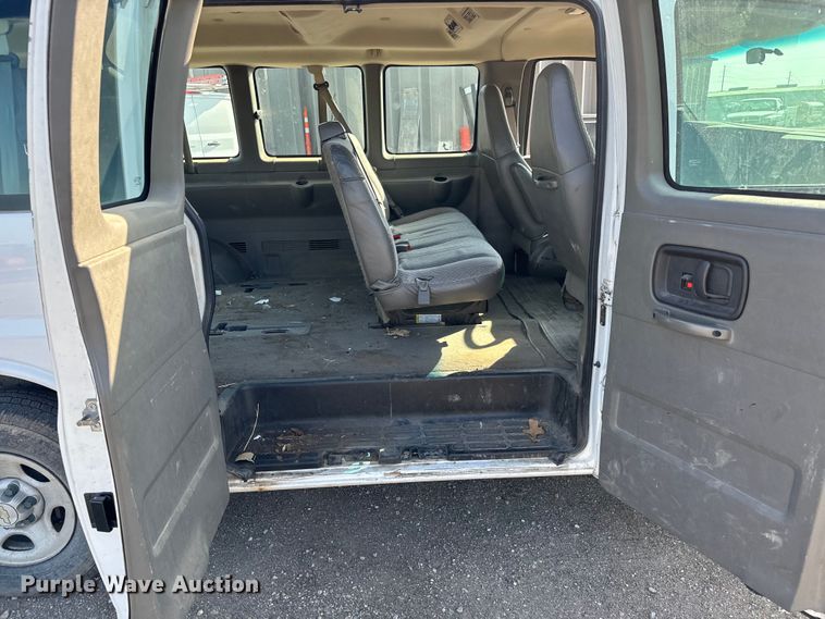 image for item NL9726 2007 Chevrolet Express 1500 van
