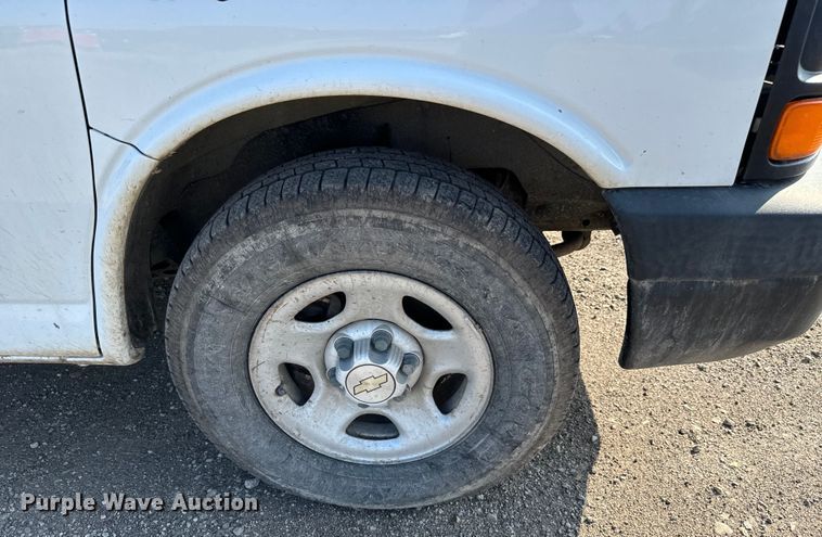 image for item NL9726 2007 Chevrolet Express 1500 van