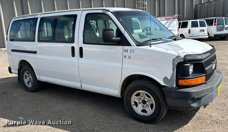 image for item NL9727 2004 Chevrolet  Express 1500 van