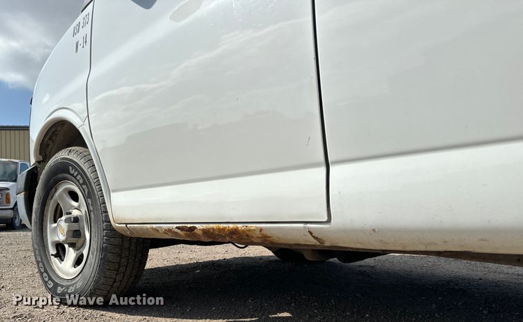 image for item NL9727 2004 Chevrolet  Express 1500 van