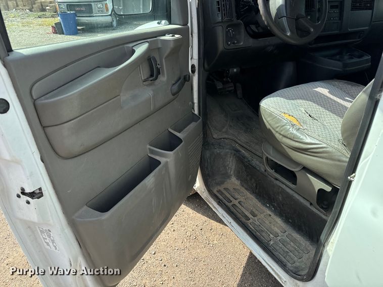 image for item NL9727 2004 Chevrolet  Express 1500 van