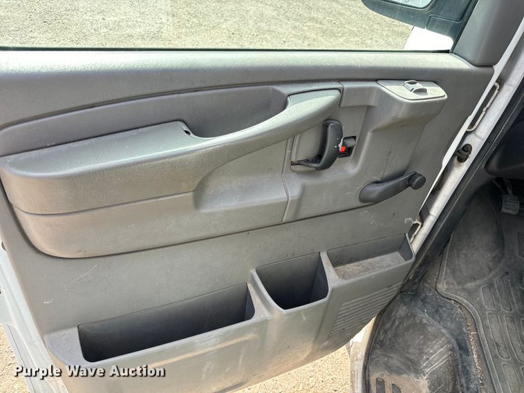 image for item NL9727 2004 Chevrolet  Express 1500 van