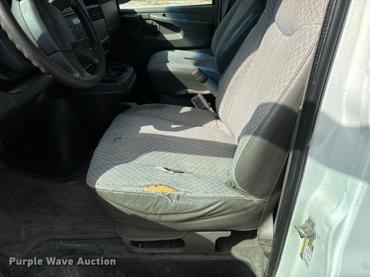 image for item NL9727 2004 Chevrolet  Express 1500 van