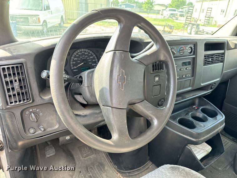 image for item NL9727 2004 Chevrolet  Express 1500 van