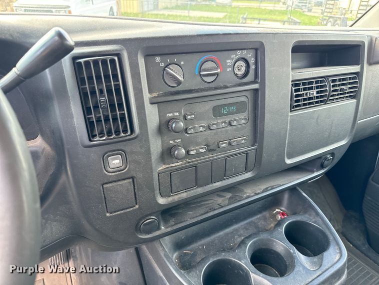 image for item NL9727 2004 Chevrolet  Express 1500 van