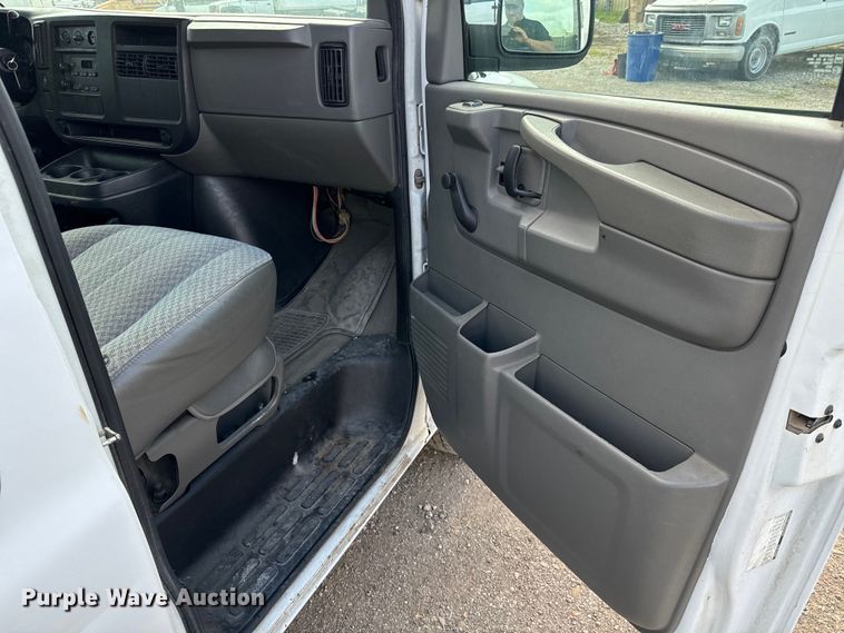 image for item NL9727 2004 Chevrolet  Express 1500 van