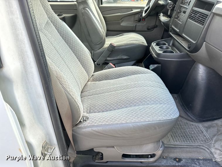 image for item NL9727 2004 Chevrolet  Express 1500 van