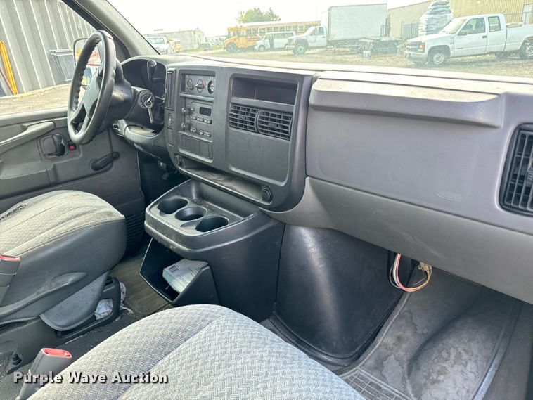 image for item NL9727 2004 Chevrolet  Express 1500 van