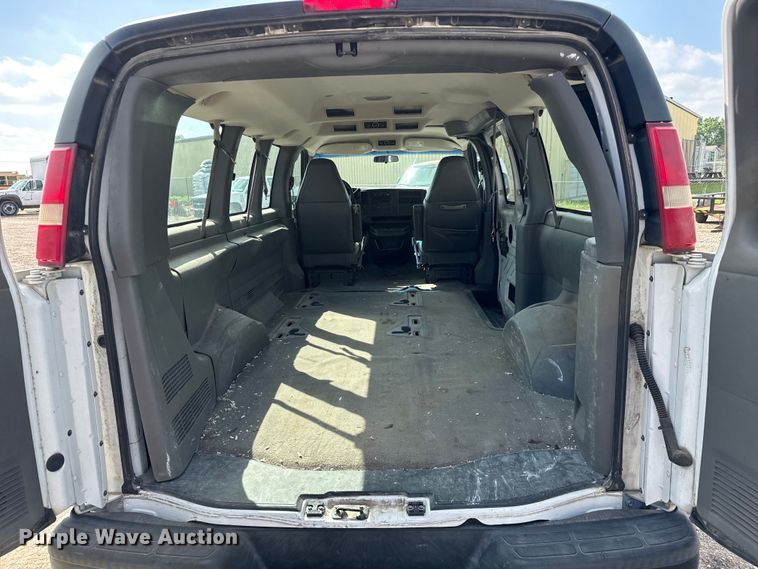 image for item NL9727 2004 Chevrolet  Express 1500 van