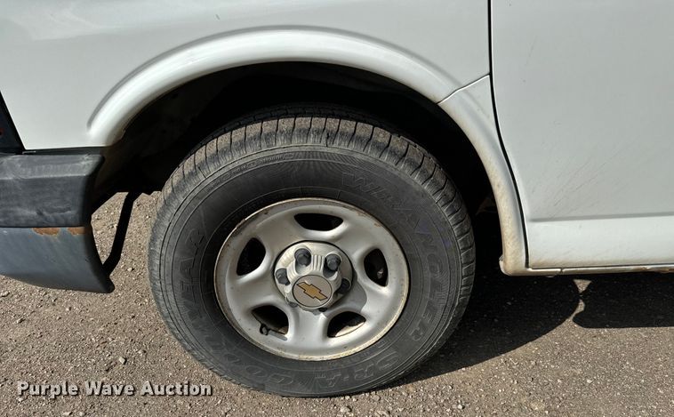 image for item NL9727 2004 Chevrolet  Express 1500 van