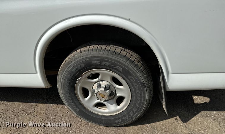 image for item NL9727 2004 Chevrolet  Express 1500 van