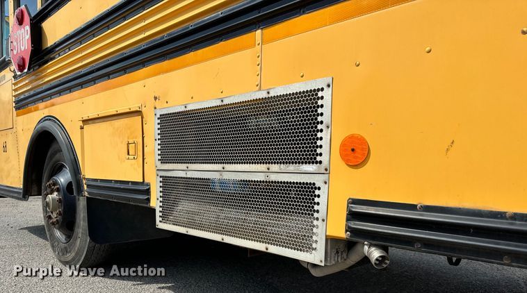 image for item NL9732 1998 Blue Bird  TC2000 school bus