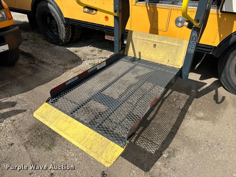 image for item NL9732 1998 Blue Bird  TC2000 school bus