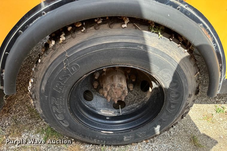 image for item NL9732 1998 Blue Bird  TC2000 school bus