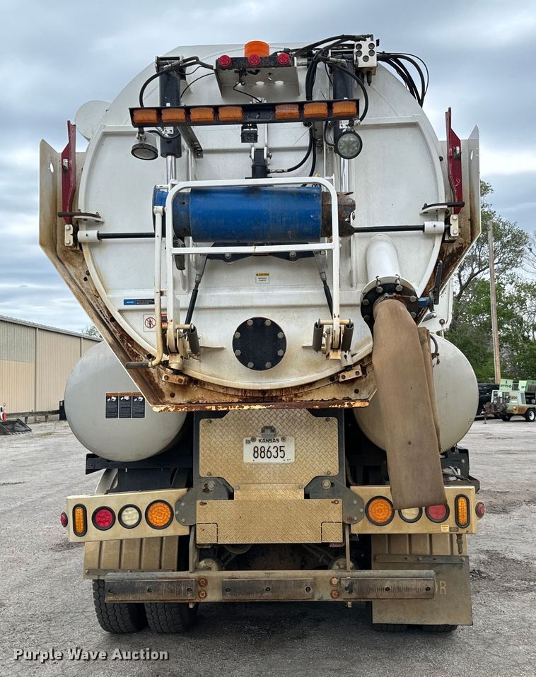 image for item NL9796 2015 Freightliner  114SD  combination sewer jetter truck