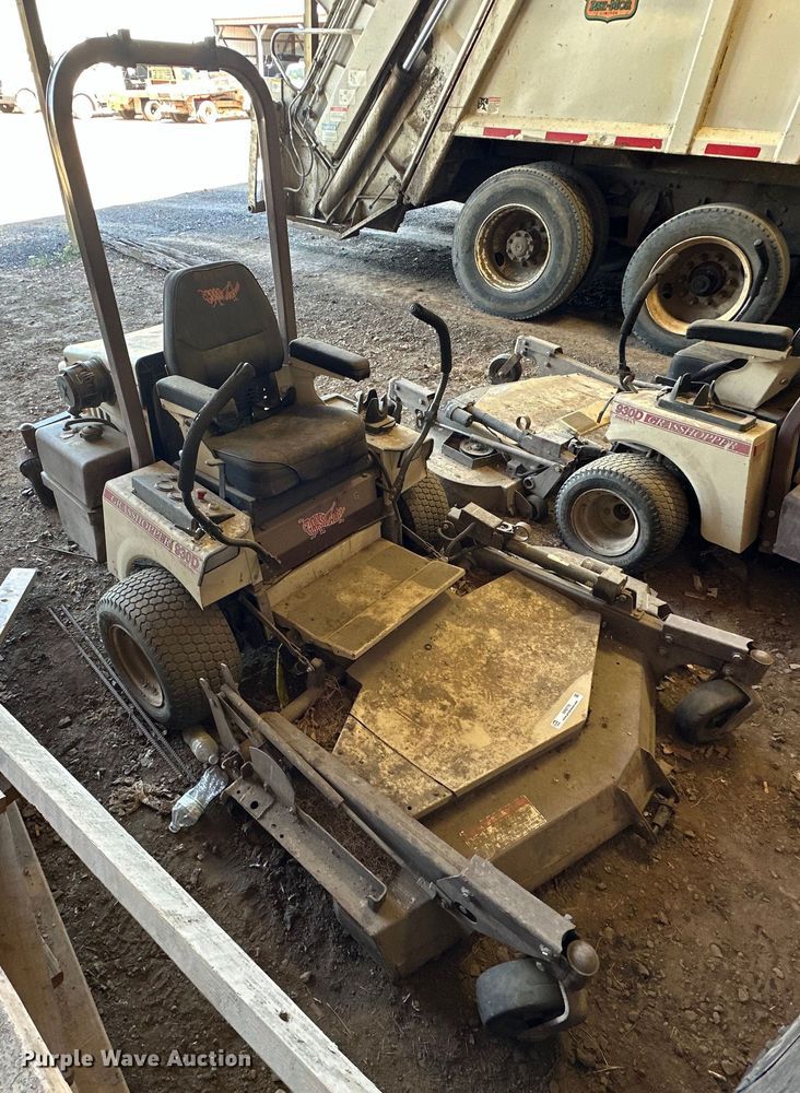 image for item NR9776 2010 Grasshopper  930D ZTR lawn mower