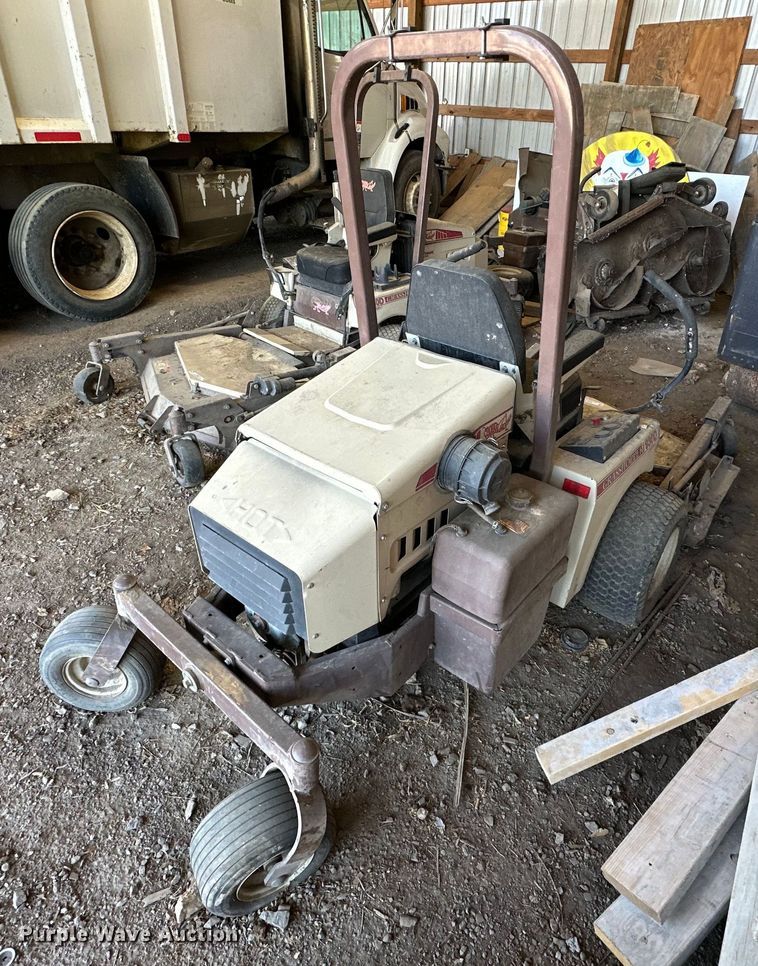 image for item NR9776 2010 Grasshopper  930D ZTR lawn mower