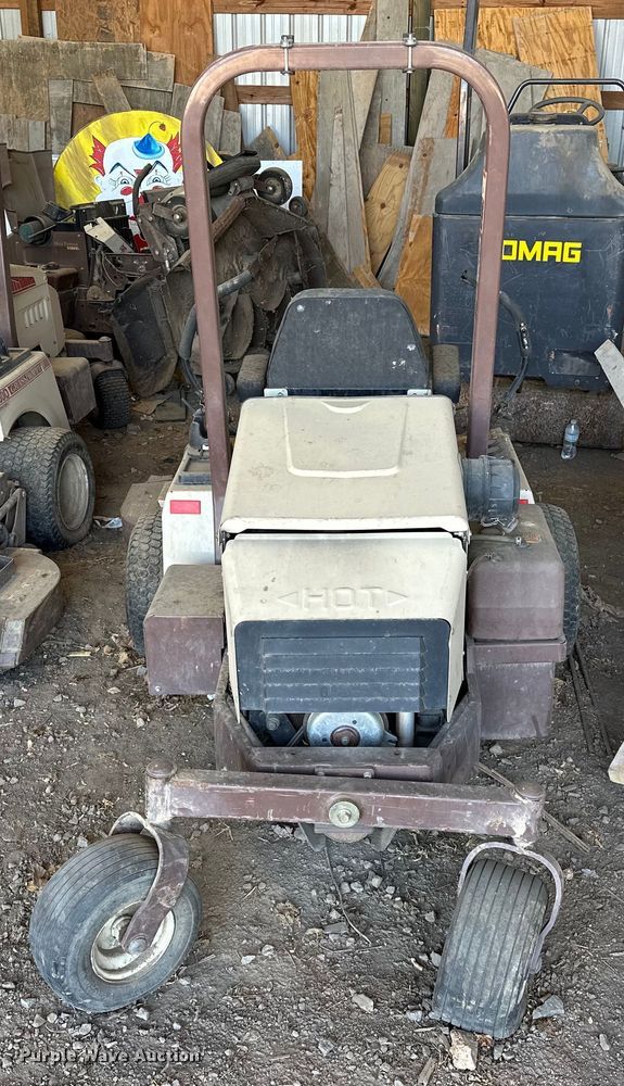 image for item NR9776 2010 Grasshopper  930D ZTR lawn mower