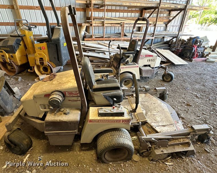 image for item NR9777 2010 Grasshopper  930D ZTR lawn mower