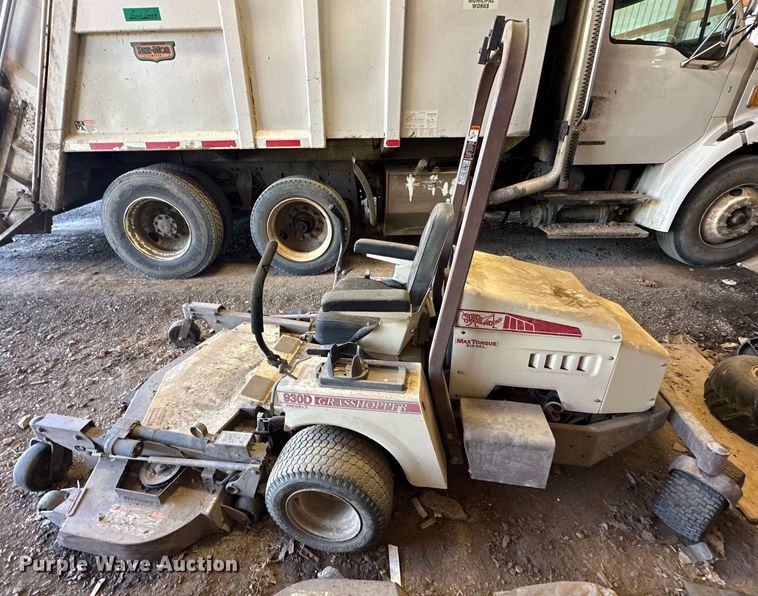 image for item NR9777 2010 Grasshopper  930D ZTR lawn mower