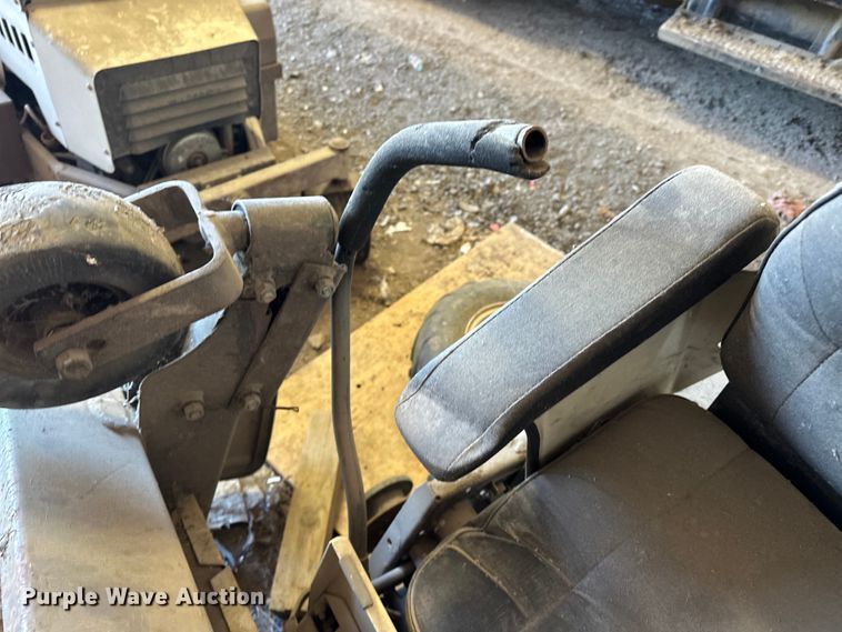 image for item NR9778 Grasshopper  722D ZTR lawn mower