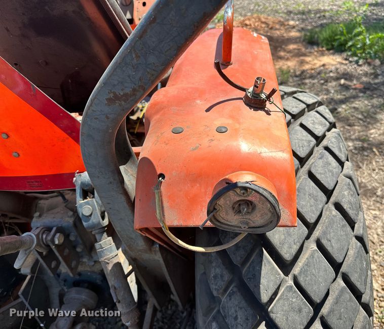 image for item NR9781 1981 Kubota B8200E lawn tractor