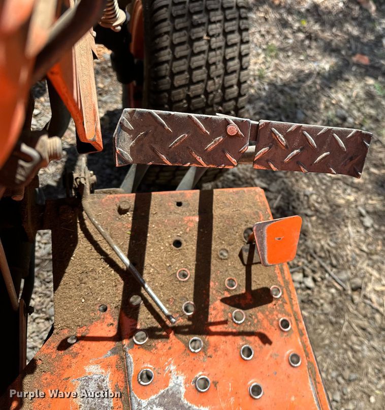 image for item NR9781 1981 Kubota B8200E lawn tractor