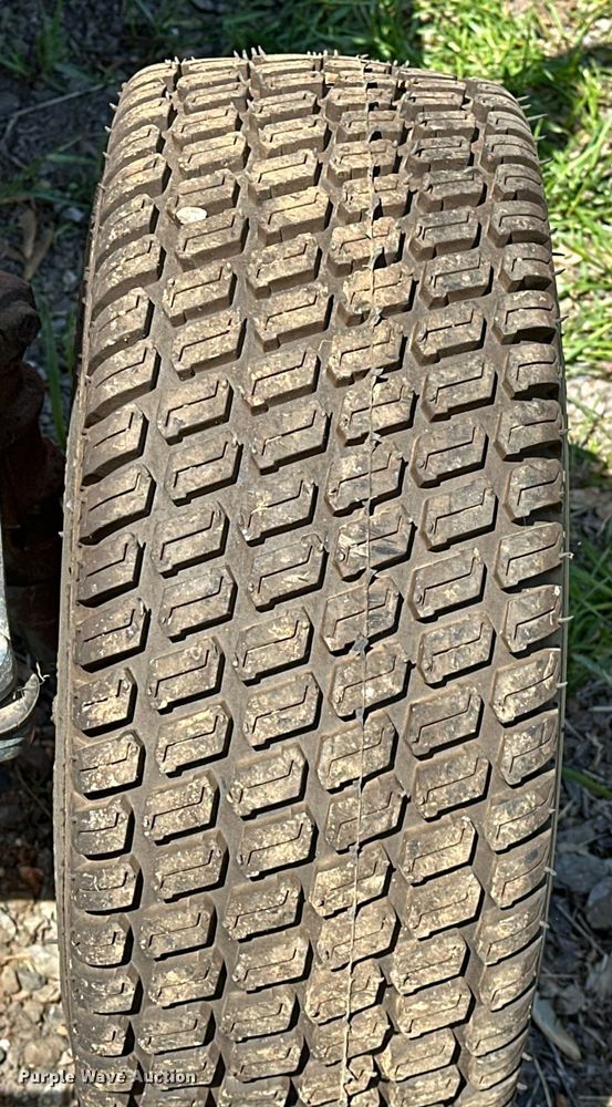 image for item NR9781 1981 Kubota B8200E lawn tractor