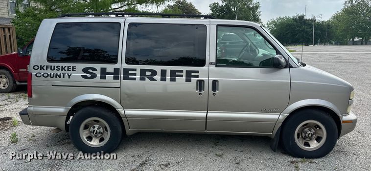 image for item NR9885 2002 Chevrolet  Astro  prisoner transport van