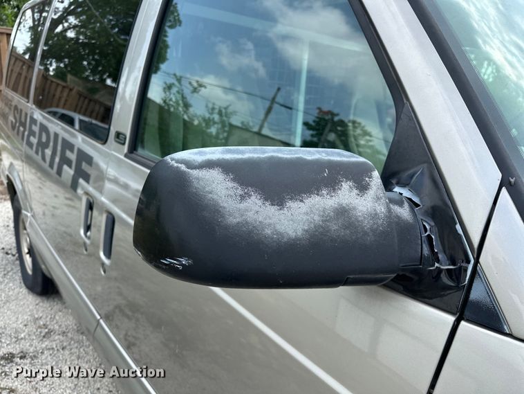 image for item NR9885 2002 Chevrolet  Astro  prisoner transport van